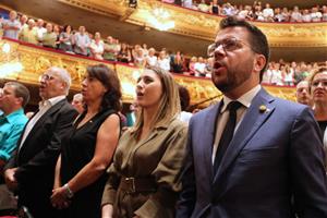 Els Castellers de Vilafranca omplen el Liceu per celebrar els 75 anys de l’agrupació