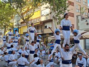 Els Falcons de Vilanova afegeixen dificultat a les figures durant la Trobada de balls populars