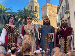 Els Gegants Vells animen la ciutadania a acompanyar-los a la Trinitat, diumenge . Ajuntament de Sitges