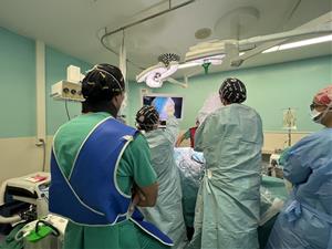 Els hospitals del Garraf i l'Alt Penedès incorporen una tècnica pionera per operar hèrnies discals