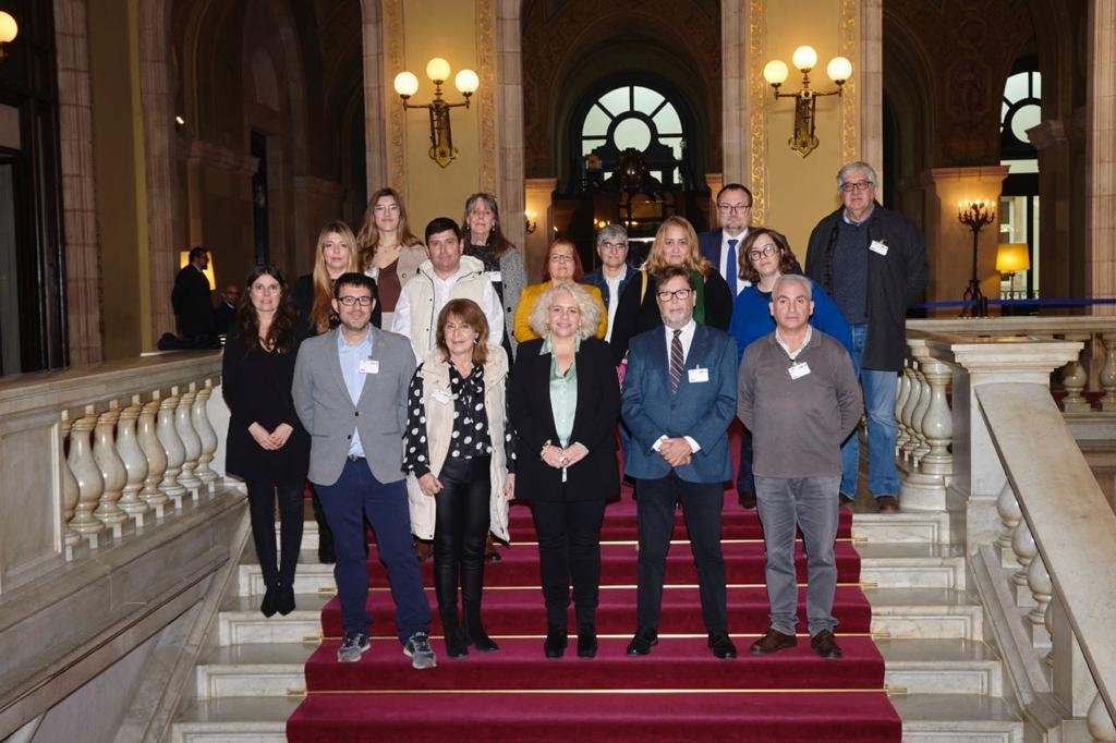 Els municipis del Garraf i el Baix Penedès reivindiquen la gratuïtat de la C-32 al Parlament de Catalunya . Julio Díaz