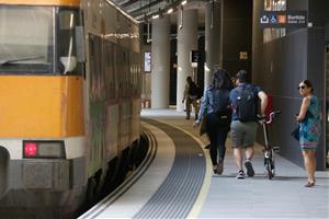 Els sindicats de Renfe i Adif convoquen una vaga de cinc dies contra el traspàs de Rodalies. ACN