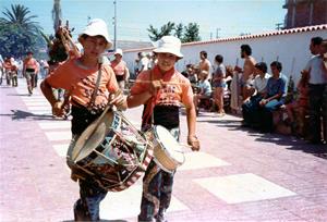 Els tabalers del Drac de la Geltrú fan el canvi a tabals tradicionals. Ramon Saumell