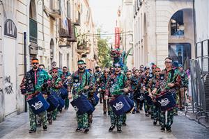 Els tabalers del Drac de la Geltrú fan el canvi a tabals tradicionals