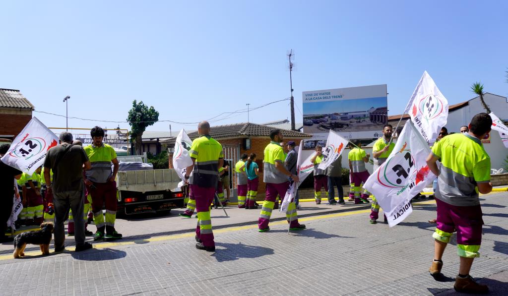 Els treballadors dels tallers de Renfe a Vilanova i la Geltrú convoquen quatre dies de vaga parcial. EIX