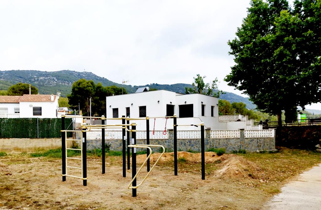 Equip de cal·listènia al parc de Palmeres. Eix