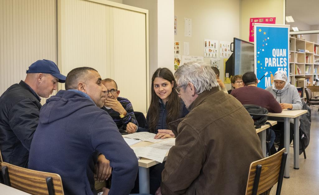 Es busquen voluntaris per xerrar en català a Calafell . CNL