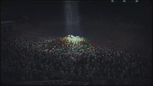 Escenes del videoclip de 'Sirens', on es pot veure Travis Scott vestit de casteller de Vilafranca.