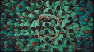 Escenes del videoclip de 'Sirens', on es pot veure Travis Scott vestit de casteller de Vilafranca.. ACN