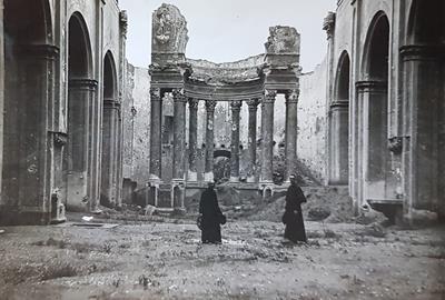 Estat en què es trobava l'arxiprestal de Sant Antoni després de la Guerra Civil. Autor desconegut