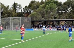 Exhibició de futbol femení per l'estrena de la nova gespa del camp de futbol de Ribes. Eix