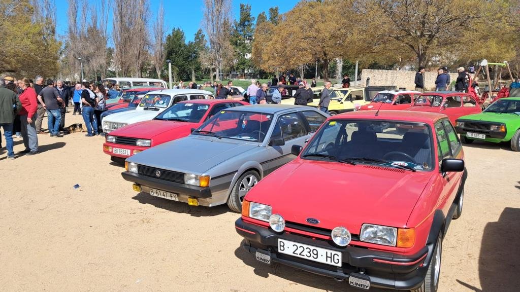 Gran èxit de públic a la primera trobada de vehicles clàssics de l’Arboç . Ajuntament de l'Arboç