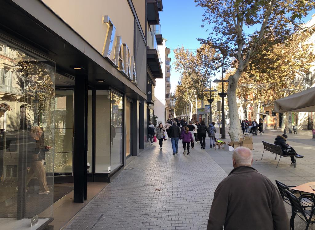 Imatge de la botiga Zara a la Rambla de Vilanova. Eix