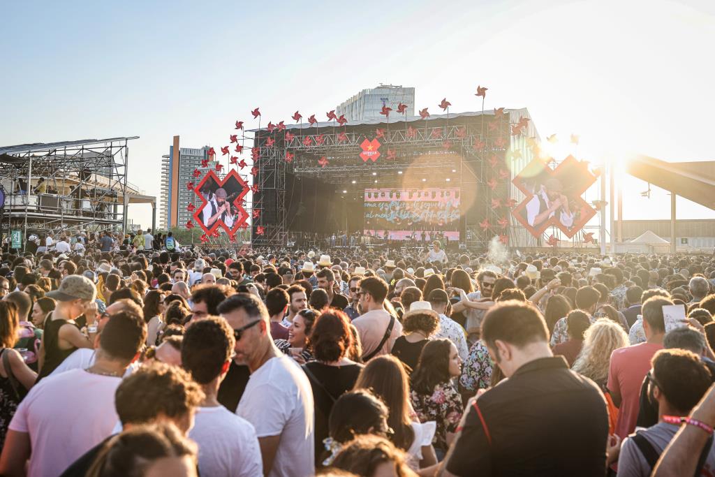 Imatge del festival Cruïlla amb una multitud durant el concert de Juan Luís Guerra . ACN