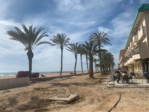 Indignació entre els restauradors del passeig de Cubelles per les obres que afectaran Setmana Santa i l'inici de l'estiu. EIX