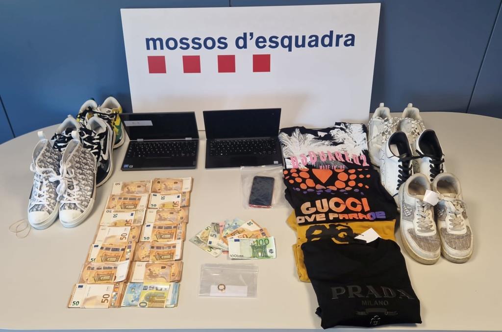 Ingressa a presó l'autor de 50 estafes telefòniques per valor de 182.000 euros a establiments de restauració . Mossos d'Esquadra