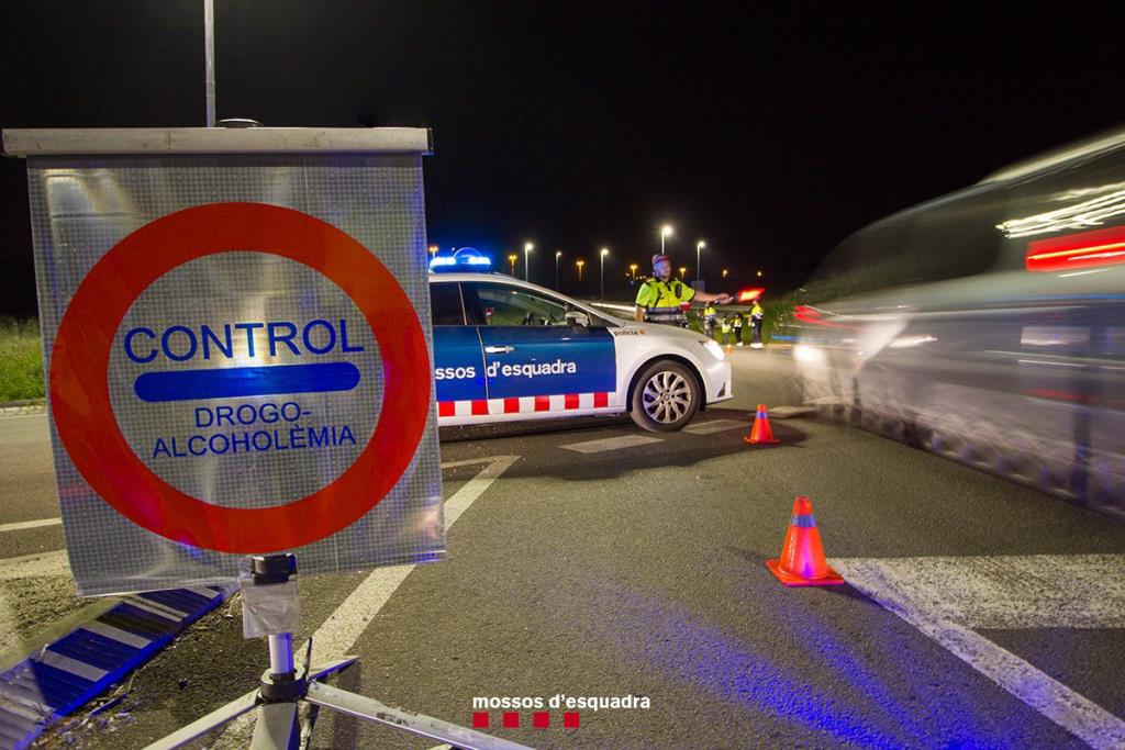 Interior augmenta els efectius per Sant Joan i manté les restriccions al foc i petards a prop de zones boscoses. Mossos d'Esquadra