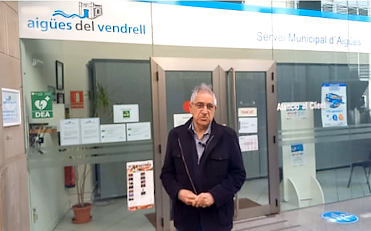 Josep Maria Llasat a la porta de la companyia d’Aigües del Vendrell SA. Eix