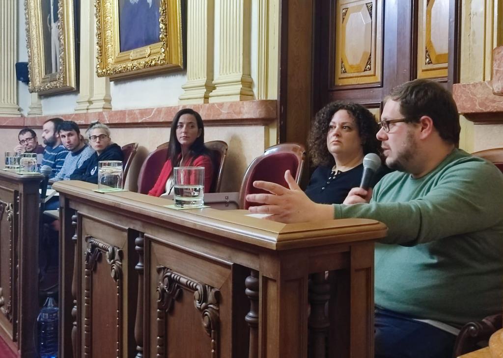 Juanma Rodríguez, portaveu de Som Vng, en la seva intervenció al ple municipal. Eix