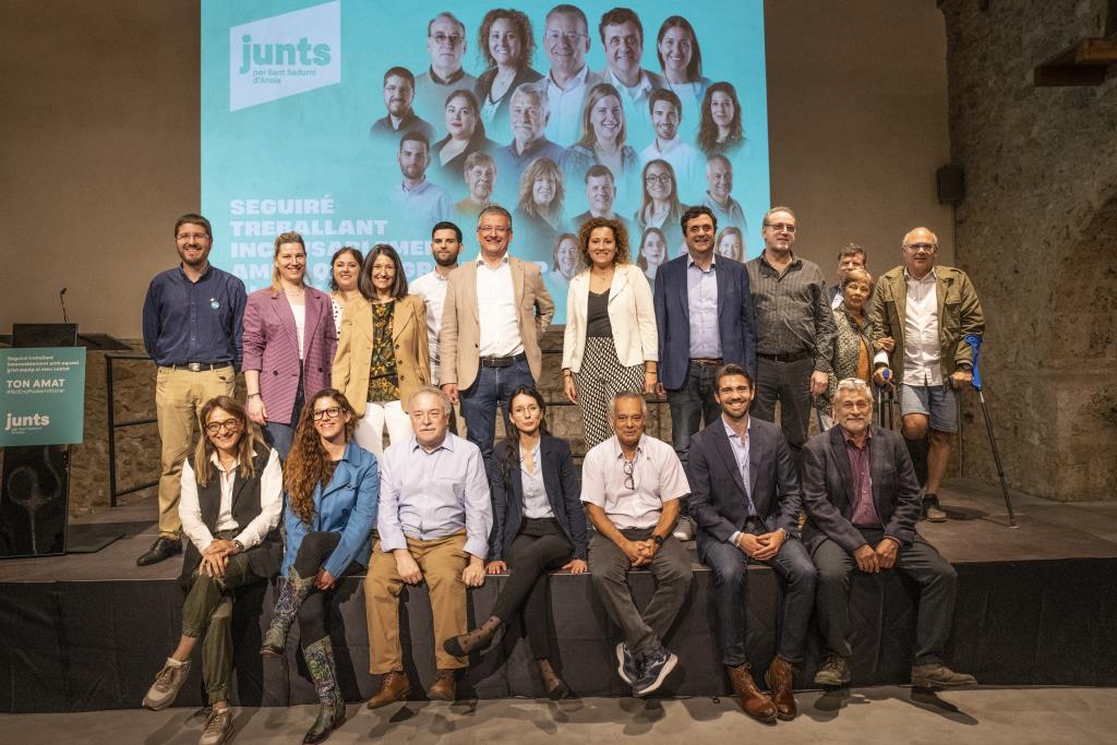 Junts per Sant Sadurní presenta una llista de 22 candidats per revalidar l'alcaldia de Ton Amat. Junts