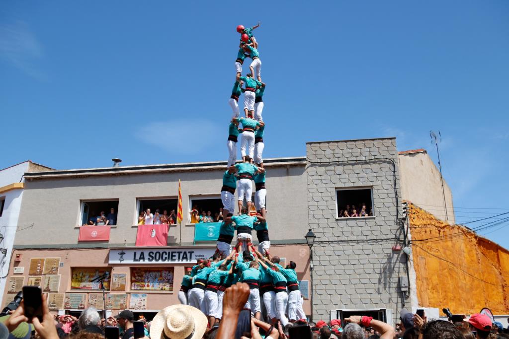 La Bisbal del Penedès es conforma amb els castells bàsics de 9 en una diada on han predominat els intents desmuntats. ACN