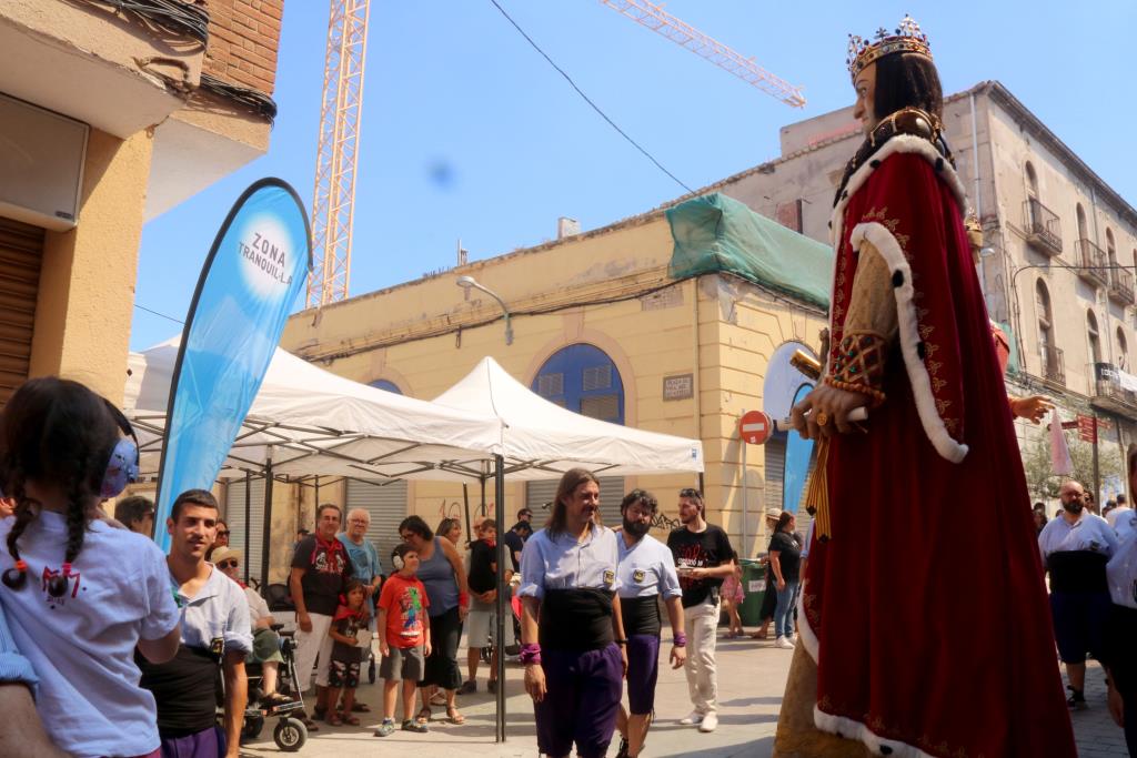 La cercavila de la festa major de Vilafranca adapta un tram per a persones sensibles, amb música baixa i sense petards. ACN