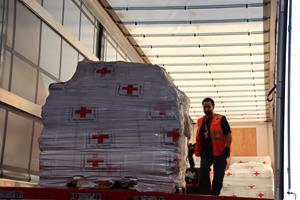 La Creu Roja envia 34 tones d’ajut humanitari pel terratrèmol de Turquia i Síria des de Sant Martí de Tous. ACN