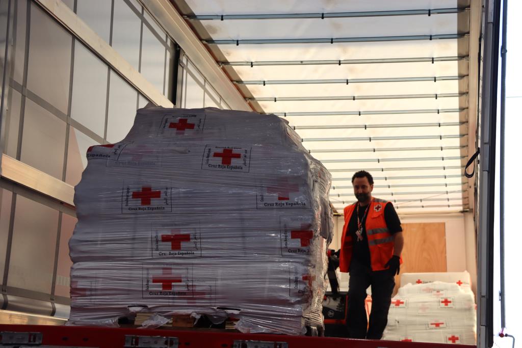 La Creu Roja envia 34 tones d’ajut humanitari pel terratrèmol de Turquia i Síria des de Sant Martí de Tous. ACN