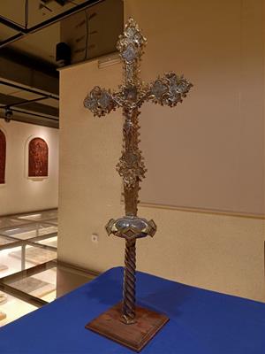 La Fundació Fenosa cedeix una Creu Processional del s. XV al Museu Deu. Ajuntament del Vendrell
