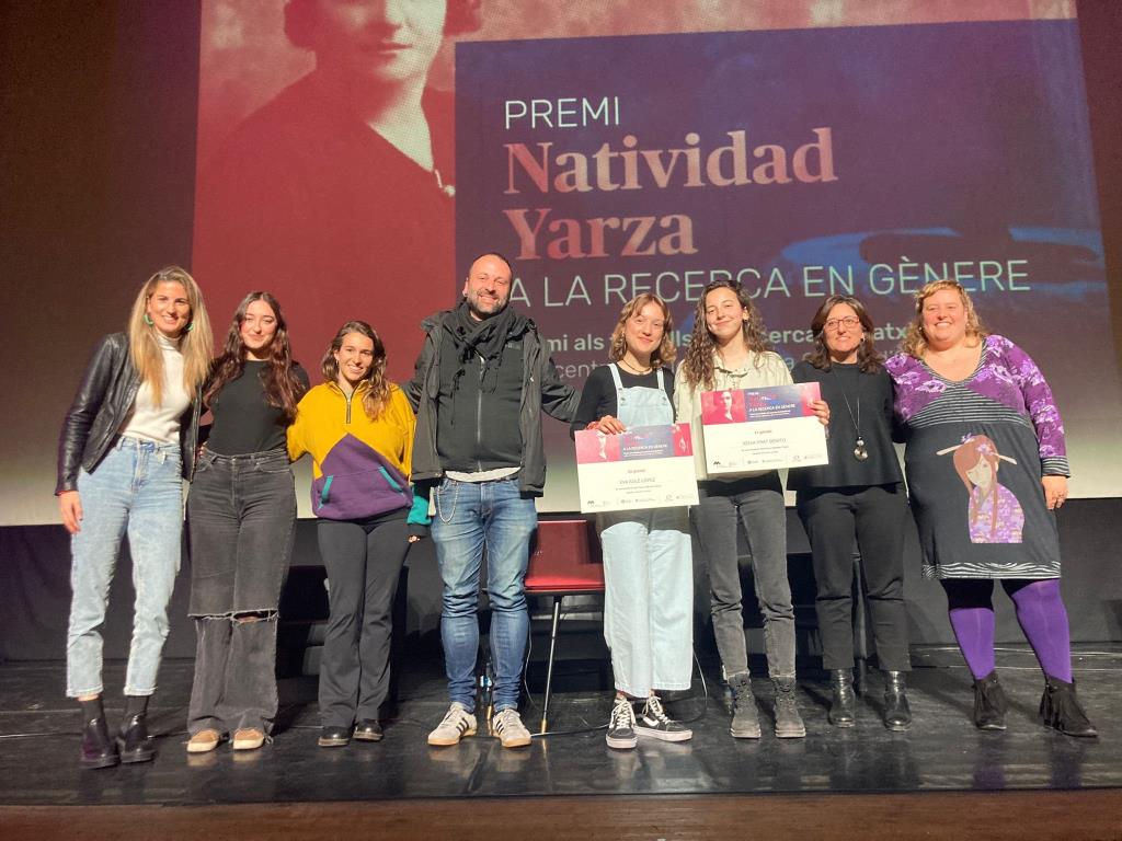 La jove estudiant igualadina Xènia Prat guanya el Premi Nativitat Yarza per un treball sobre grassofòbia. EIX