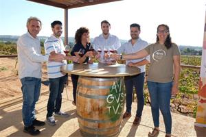 La nova Fira de Santa Teresa es reconverteix en un certamen gastronòmic i de promoció del producte del Vendrell . ACN