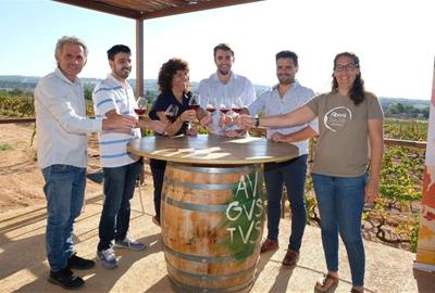La nova Fira de Santa Teresa es reconverteix en un certamen gastronòmic i de promoció del producte del Vendrell . ACN