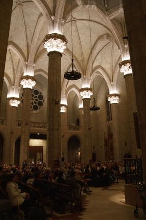 La parròquia de Sant Pere de Ribes estrena la nova il·luminació amb un concert de l'escolania de Montserrat