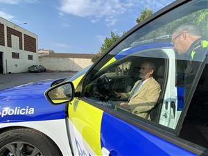 La Policia de Vilafranca completa les unitats de cotxe-patrulla amb un nou vehicle híbrid. Ajuntament de Vilafranca