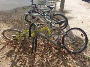 La policia de Vilanova detecta 142 bicicletes en estat d'abandonament a la via pública. Ajuntament de Vilanova
