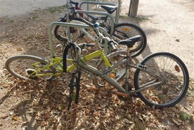 La policia de Vilanova detecta 142 bicicletes en estat d'abandonament a la via pública. Ajuntament de Vilanova