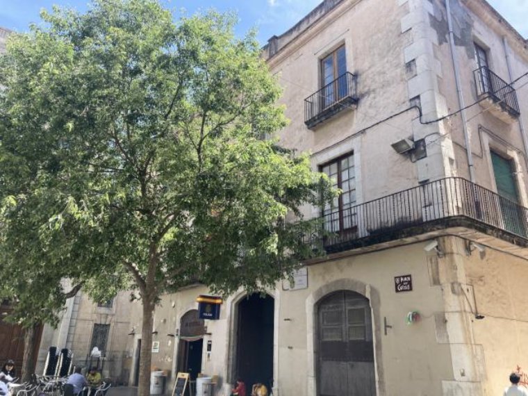 La Policía Nacional abandona les dependències de la plaça dels Cotxes de Vilanova. Ajuntament de Vilanova