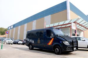 La Policia Nacional escorcolla dependències de l’Ajuntament de Sitges
