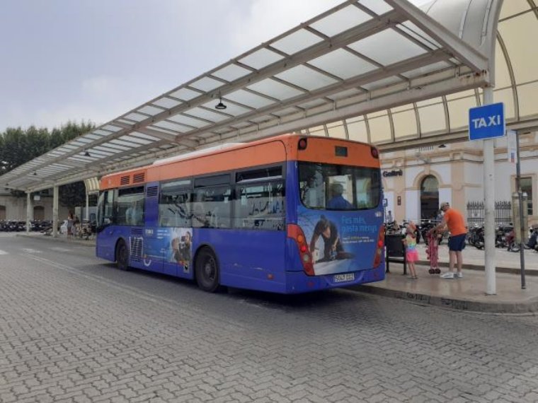 La renovació del bus urbà i el reforç en la recollida d'escombraries marquen el pressupost de 2024 a Vilanova . Ajuntament de Vilanova