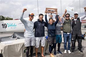 La tripulació del “Hang Ten” va estar formada per (d'esquerra a dreta) Jorge Martínez Doreste, Mon Cañellas, Fátima Diz, Ricard Lorenzo i Albert Guill