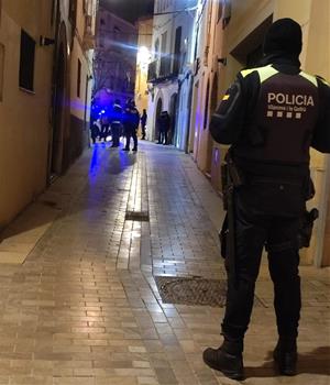 Operació policial conjunta a La Geltrú amb una quinzena de denunciats i un centenar d'identificats. Mossos d'Esquadra