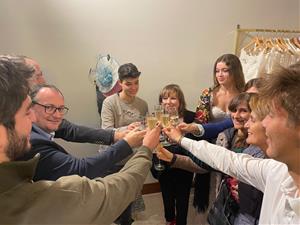 Leonor Viçon delecta amb la seva elegància: presenta una exclusiva pel seu 35è aniversari