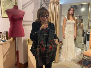 Leonor Viçon delecta amb la seva elegància: presenta una exclusiva pel seu 35è aniversari