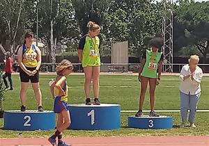 Les atletes del Club d'Atletisme Dinami-k al podi