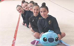 Les gimnastes del CG Ballerina Vilanova i la Geltrú. Eix