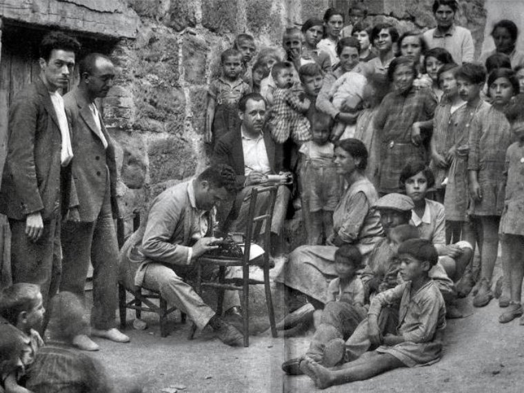 L'exposició sobre el centenari de l'Obra del Cançoner Popular de Catalunya aterra a Vilanova i la Geltrú pel FIMPT. EIX