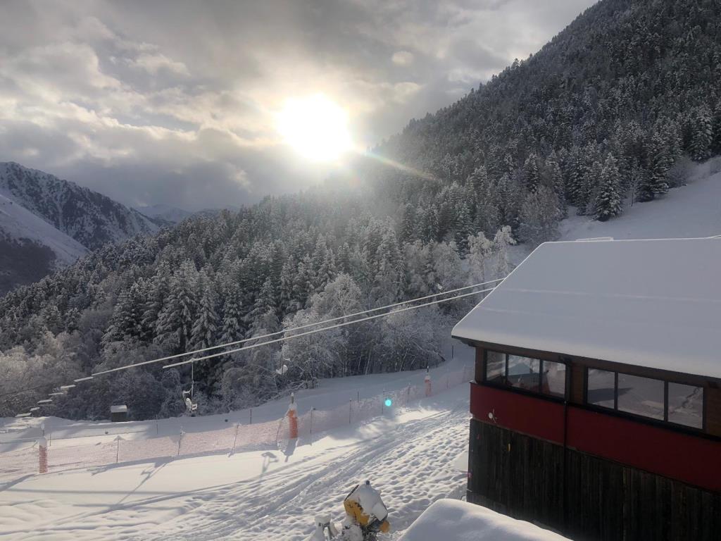 L'onada de fred fa desplomar les temperatures per sota dels 0ºC a la costa i dels –9ºC a l'interior. ACN