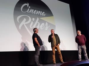 Marc Recha i Sergi López abans del film a l'escenari del Cinema Ribes