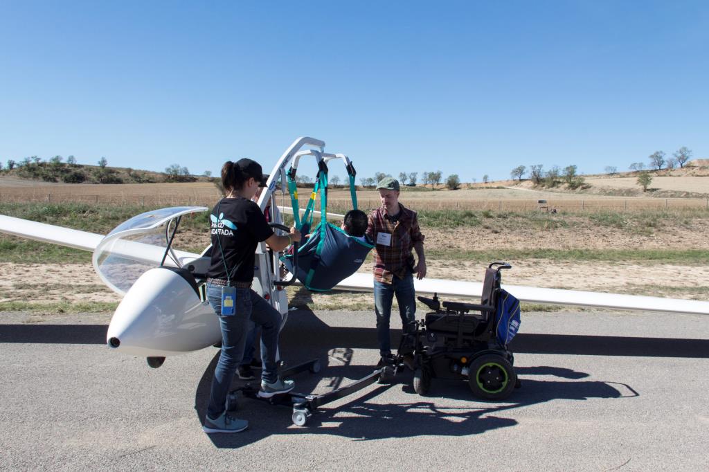 Més de 100 persones amb discapacitat gaudiran del plaer de volar a la 6a Jornada d’Aviació Adaptada. Assoc. Aviació Adaptada