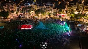 Més de 30.000 persones assisteixen al 10è aniversari de les Barraques de Sitges. Air Masdeu Drones
